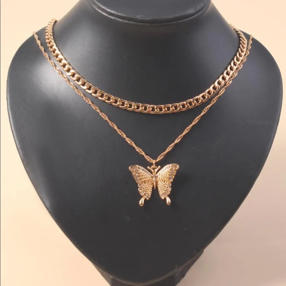 ✨🦋2pcs Butterfly Charm Necklace✨🦋2/12$